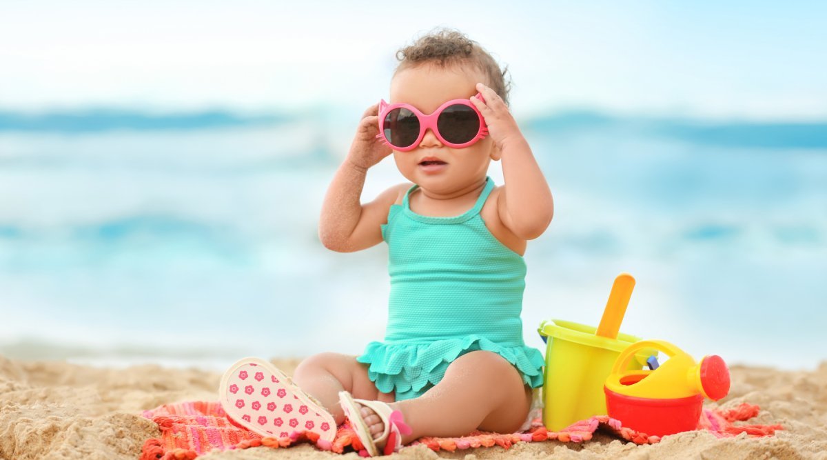 how to dress baby for beach Baby's First Beach Day: 5 Ways To Prep Pehr