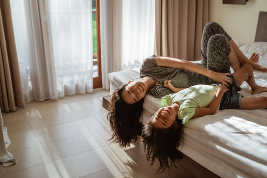 How to Keep Toddlers Fed When Staying at a Hotel