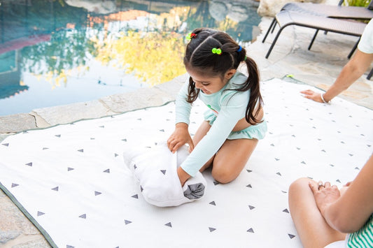 What Makes the California Voyager Blanket Poolside Perfection?